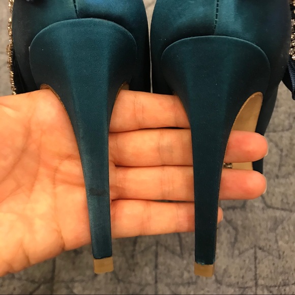 ABS Allen Schwartz Shoes Abs Allen Schwartz Sabrena Bling Bow Pumps